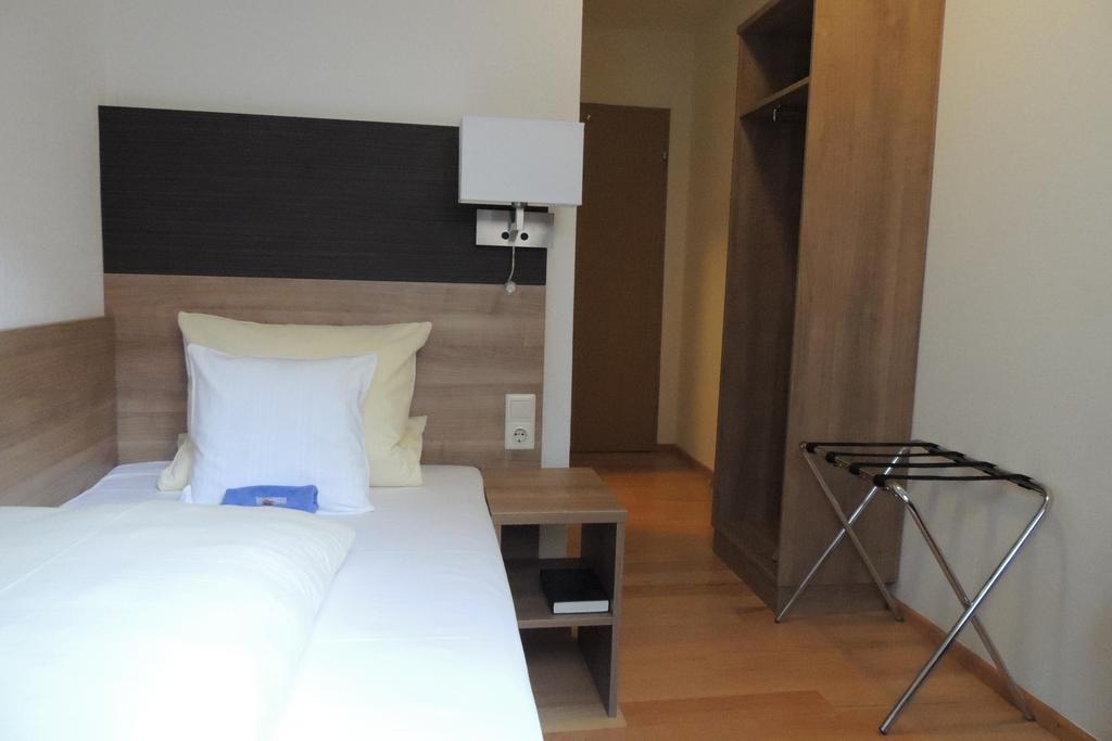 Hotel-Gasthof Neue Post Leutershausen  Szoba fotó