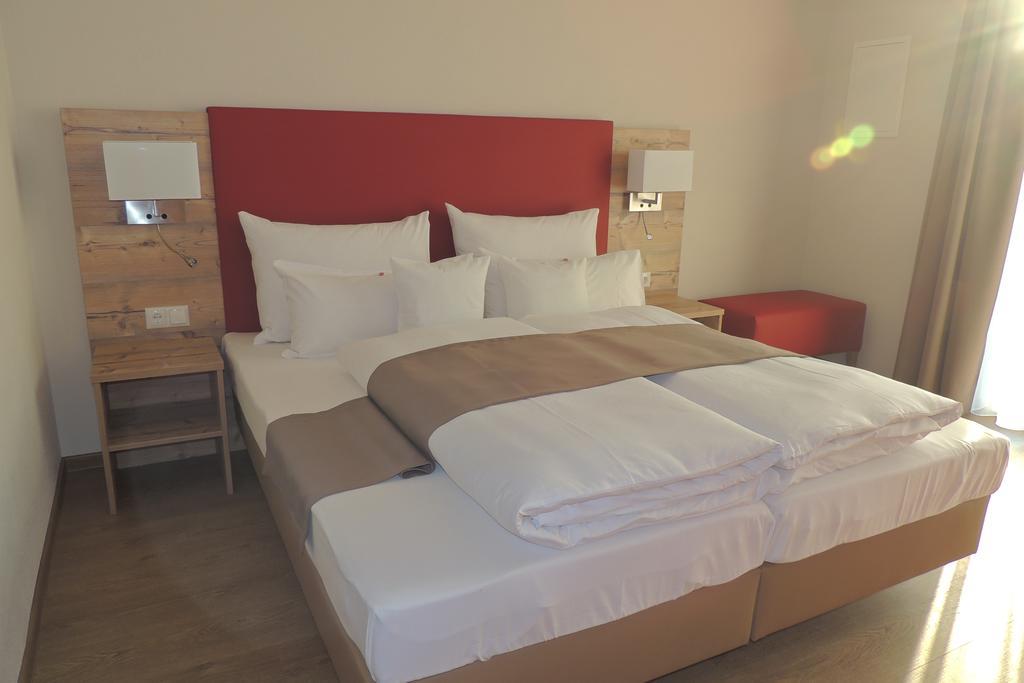Hotel-Gasthof Neue Post Leutershausen  Kültér fotó