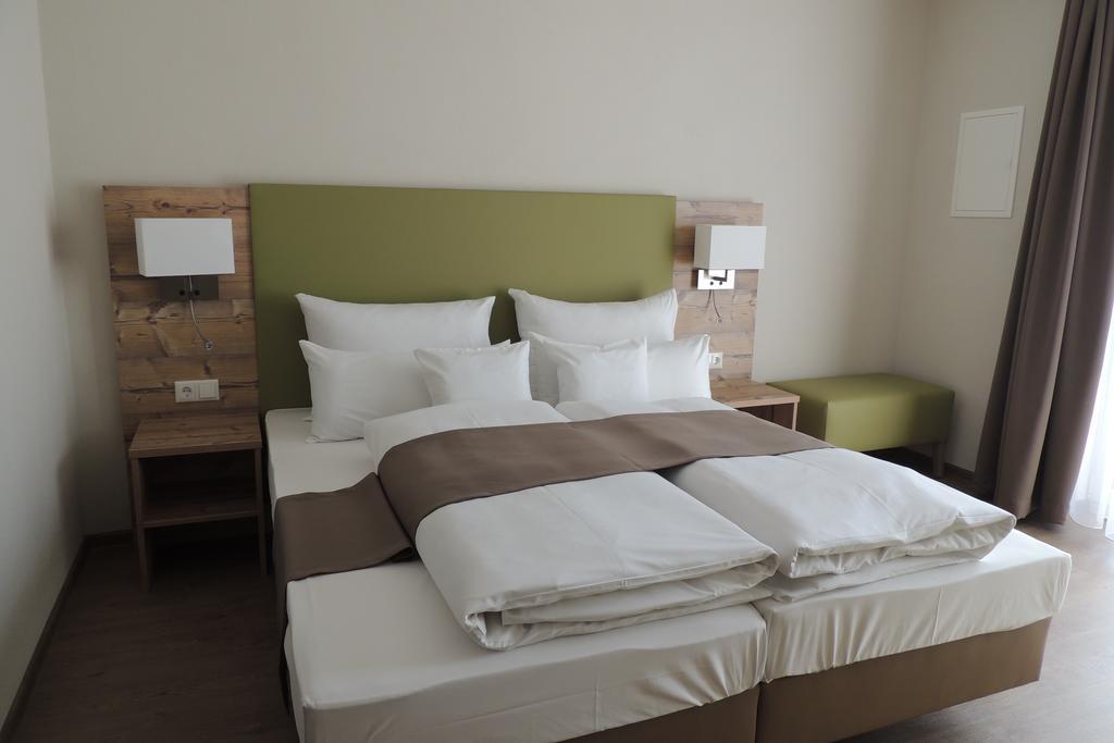 Hotel-Gasthof Neue Post Leutershausen  Kültér fotó