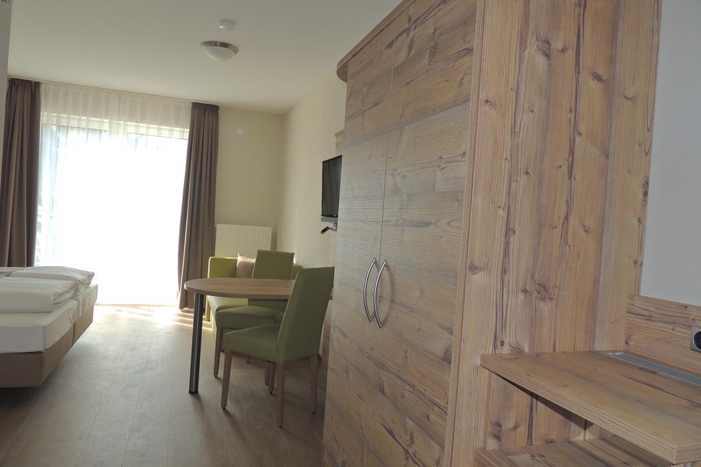 Hotel-Gasthof Neue Post Leutershausen  Kültér fotó